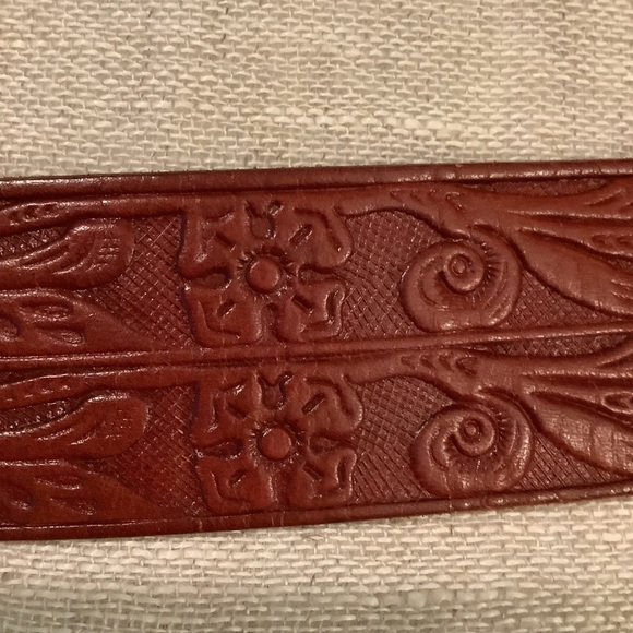Ralph Lauren leather belt. 40” length 1 1/2” wide Hand-tooled - Picture 2 of 6